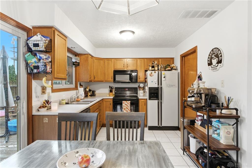 1440 Southlyn Property Photo 9