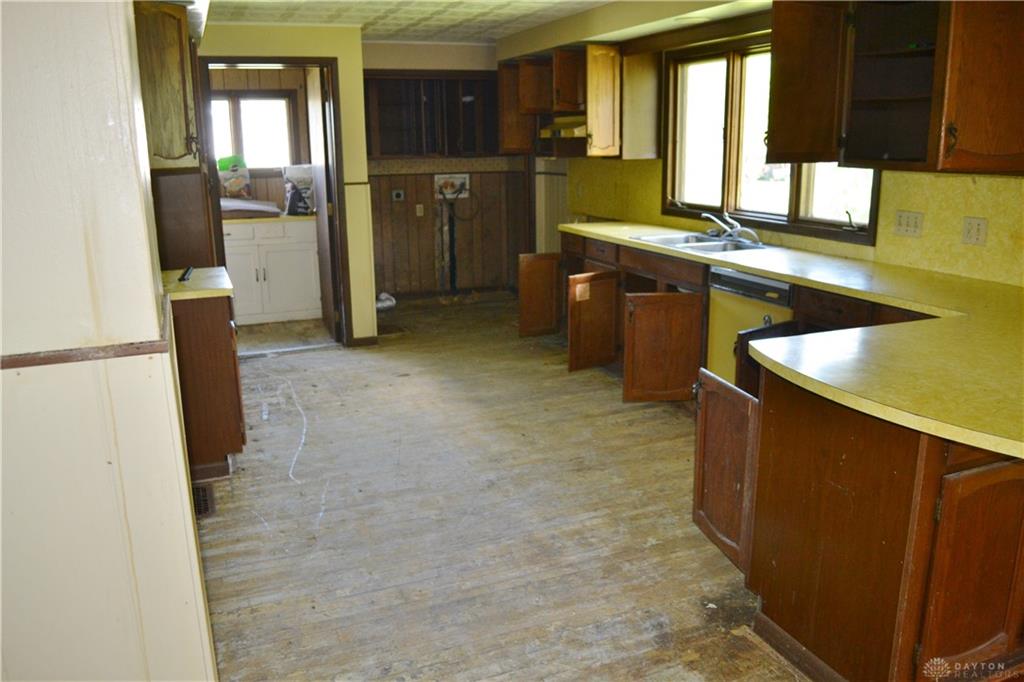75 S Main Property Photo 4