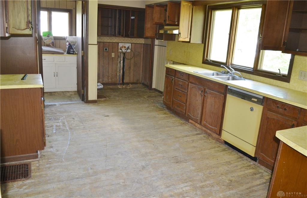 75 S Main Property Photo 5