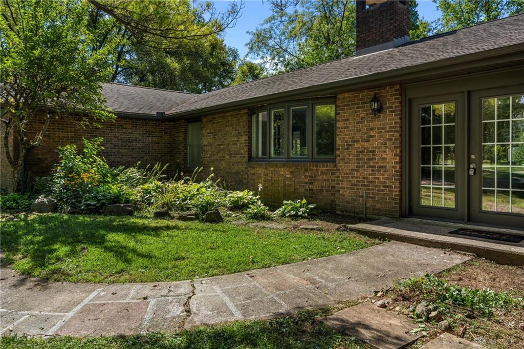 558 Clinton Property Photo 3