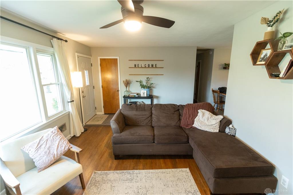 306 E Walnut Property Photo 6