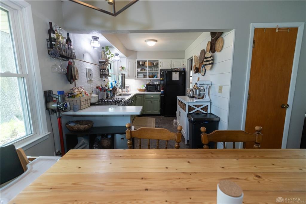 306 E Walnut Property Photo 10
