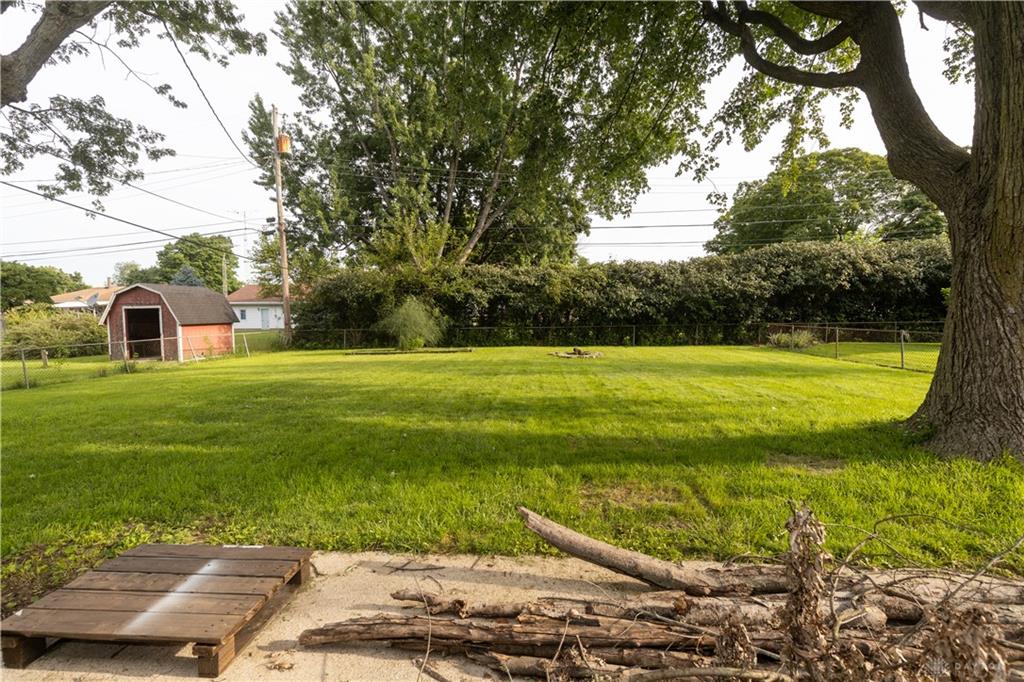 306 E Walnut Property Photo 23