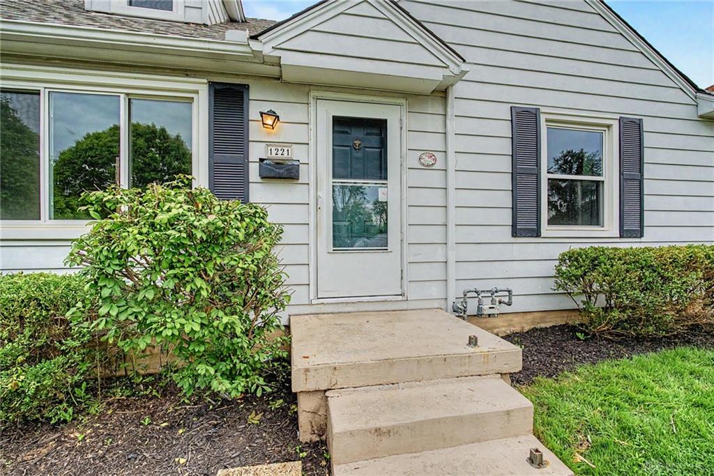 1221 Brookview Property Photo 6
