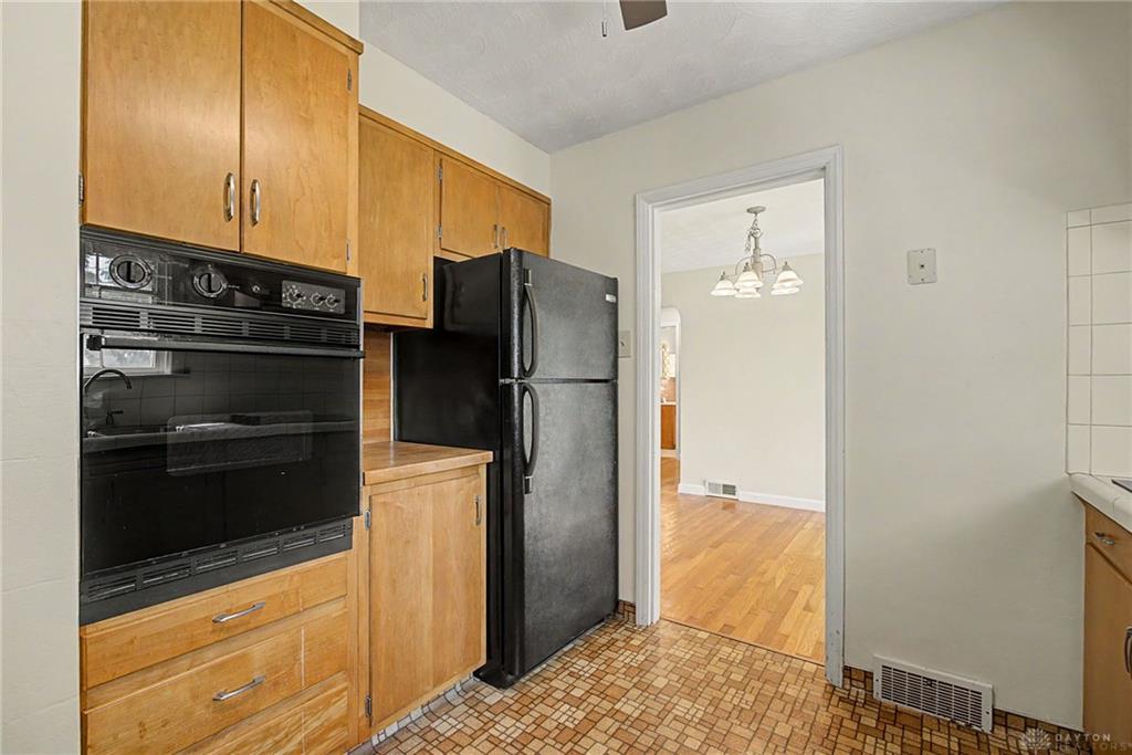 220 E Dorothy Property Photo 9