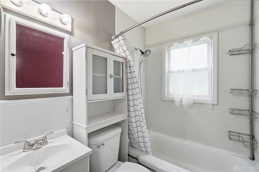 1027 N Burnett Property Photo 11