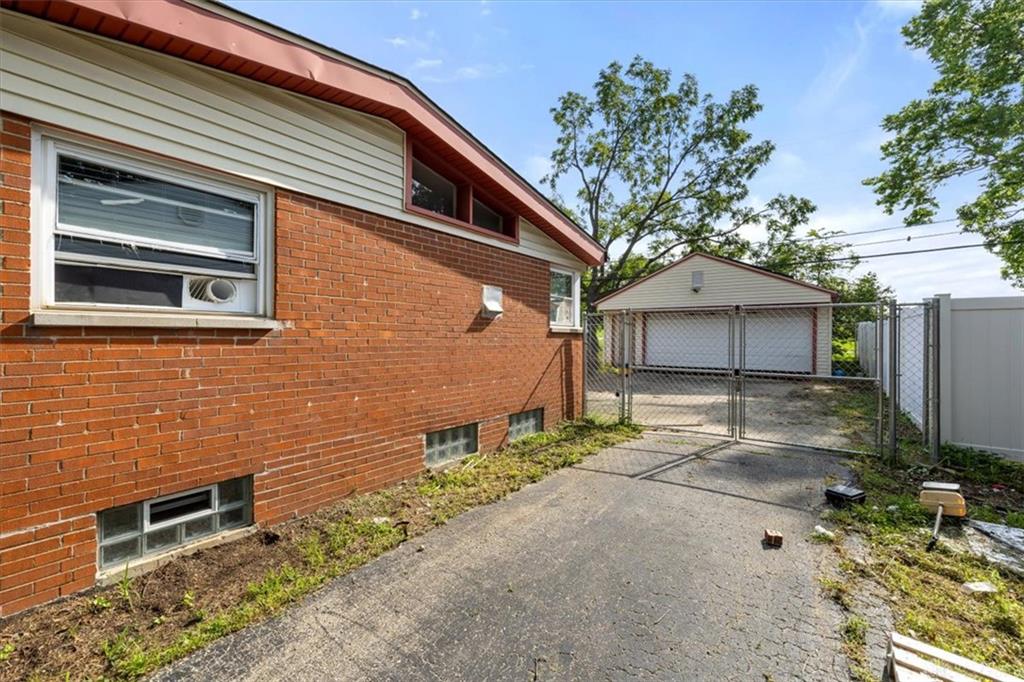 3300 Braddock Property Photo 9
