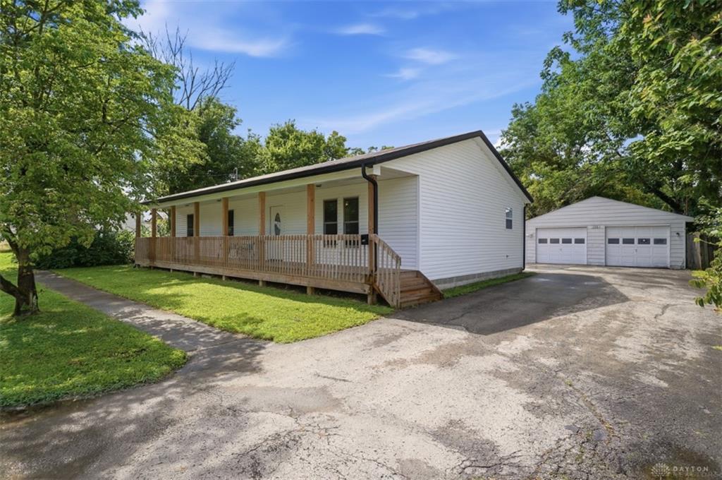 106 Central Property Photo 4