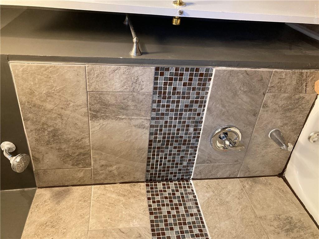1010 Mayapple Property Photo 4