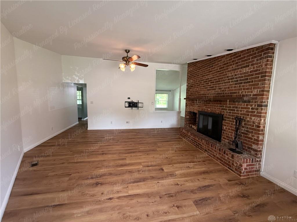 5551 Overbrooke Property Photo 8