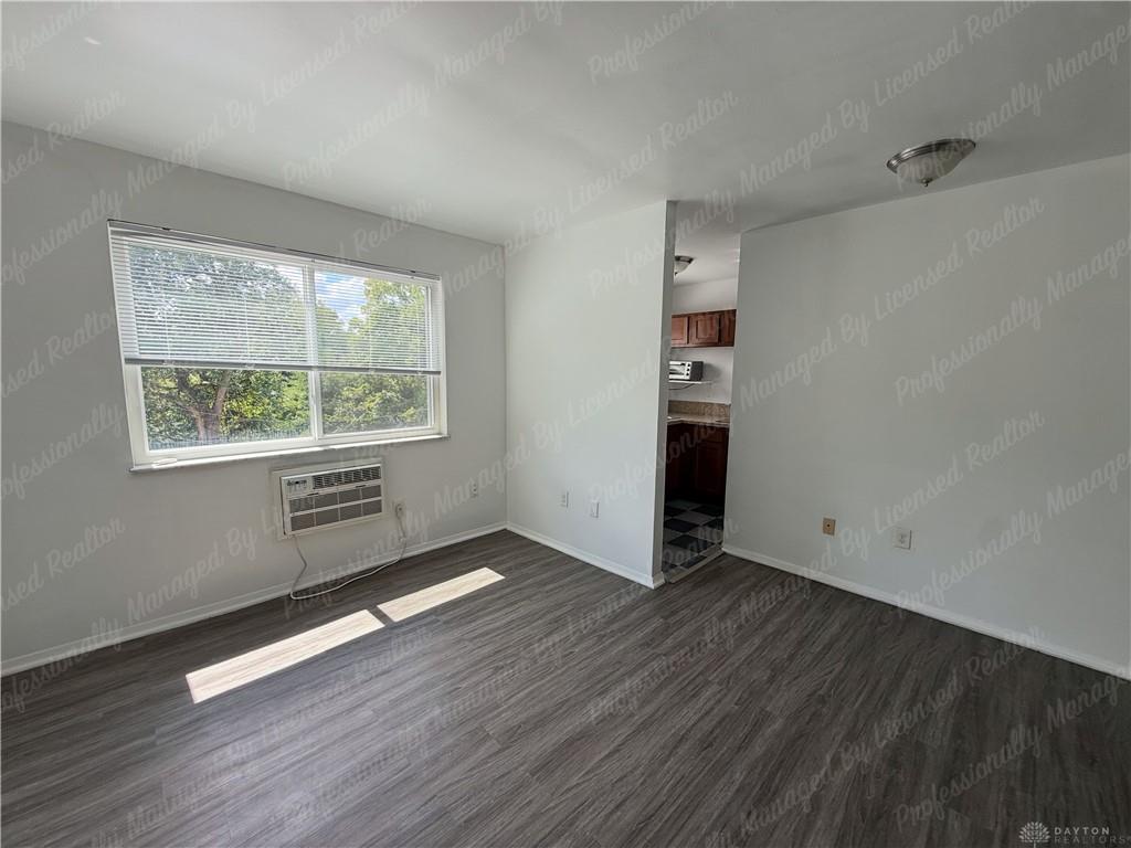 946 Burton 10 Property Photo 6