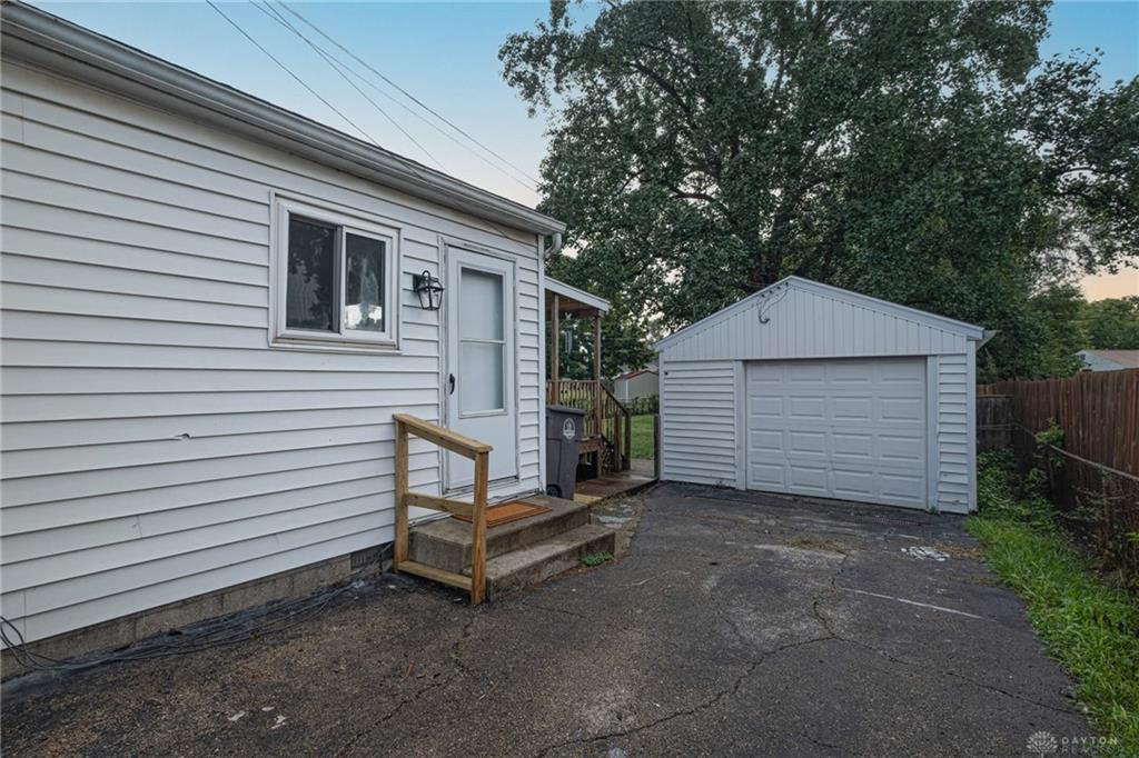 208 W Circle Property Photo 3