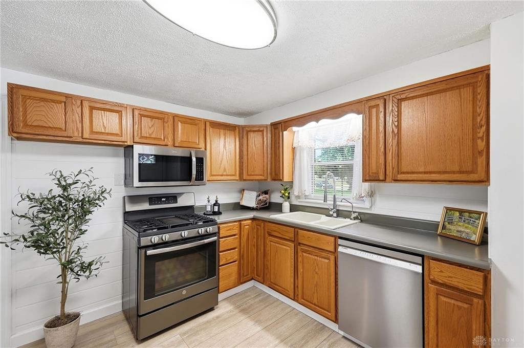 1652 Ridgeway Property Photo 4