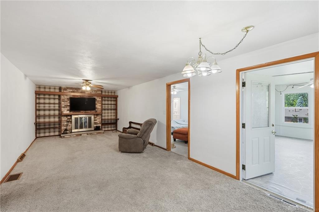 933 E David Property Photo 13