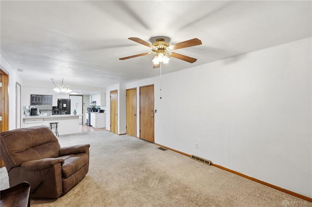 933 E David Property Photo 14