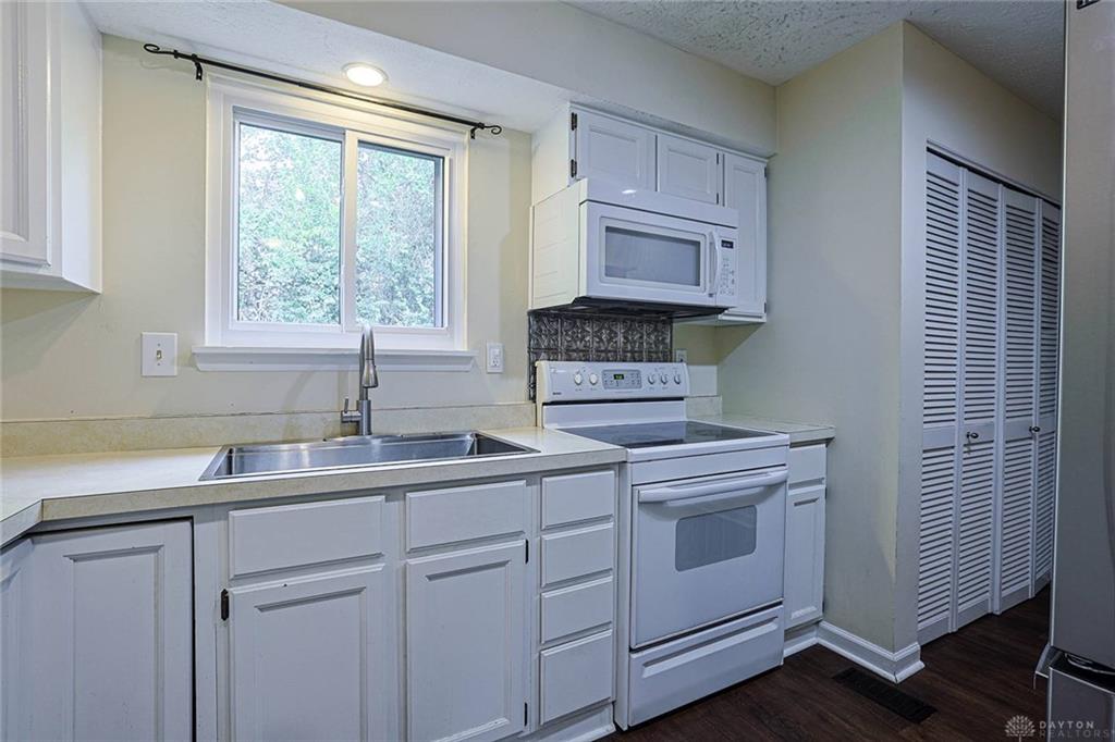 7661 Brams Hill Property Photo 8