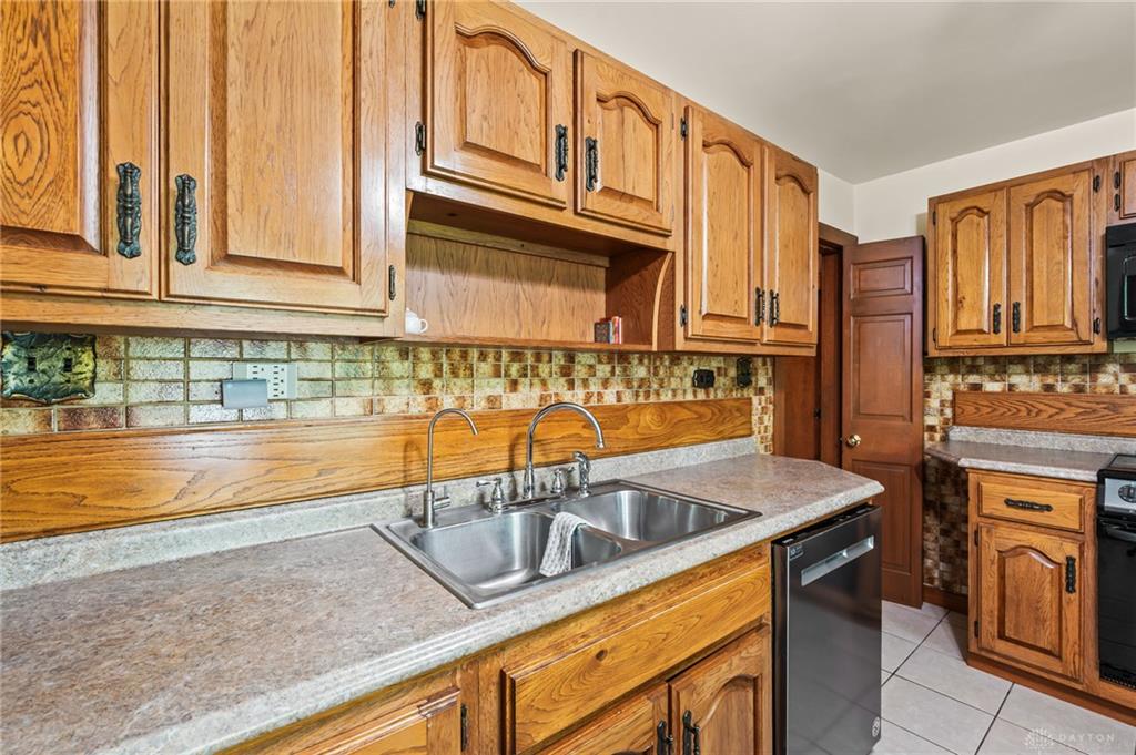 1376 Hanes Property Photo 16
