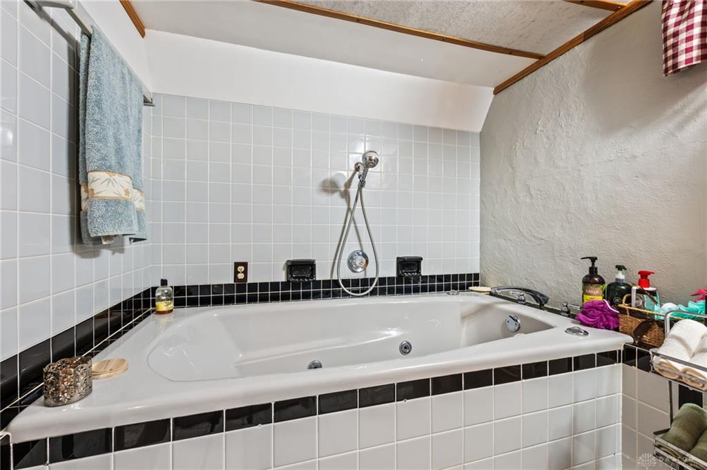 1376 Hanes Property Photo 42
