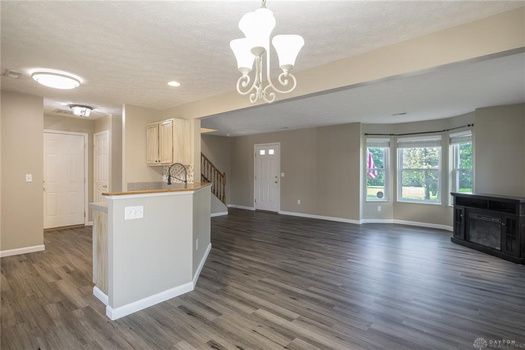 1127 Imperial Property Photo 3