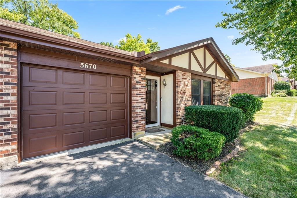 5670 Cobblegate Property Photo 1