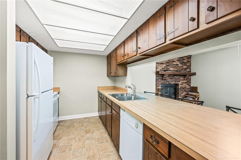 5670 Cobblegate Property Photo 4
