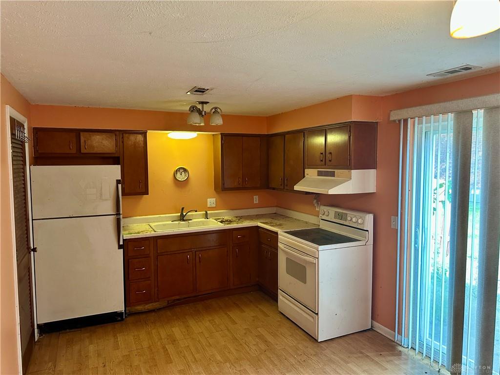 813 Clareridge Property Photo 6