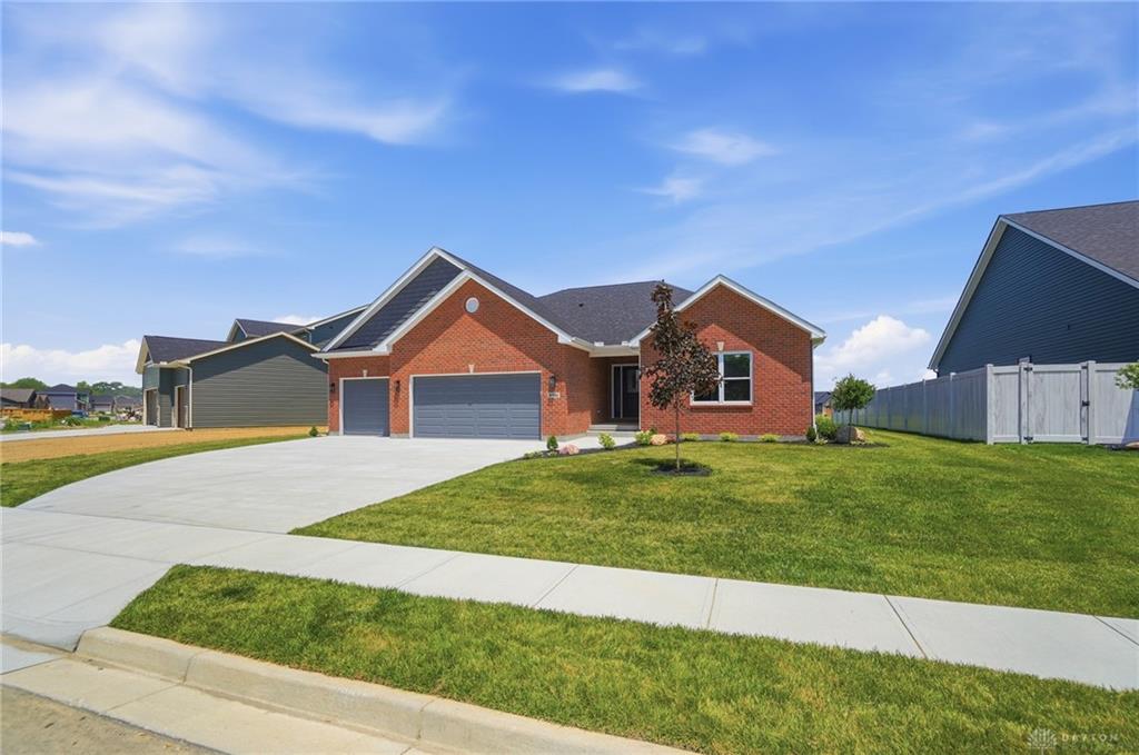 2761 Executive Property Photo 1