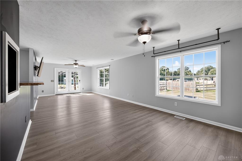 7903 Edgewater Property Photo 6