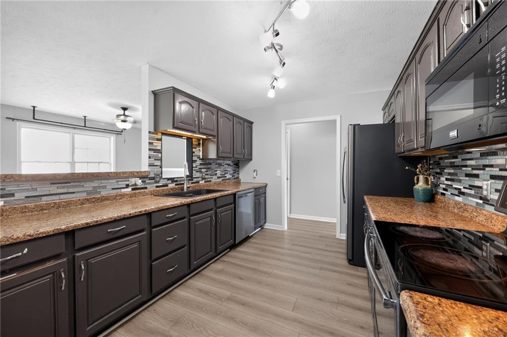 7903 Edgewater Property Photo 11