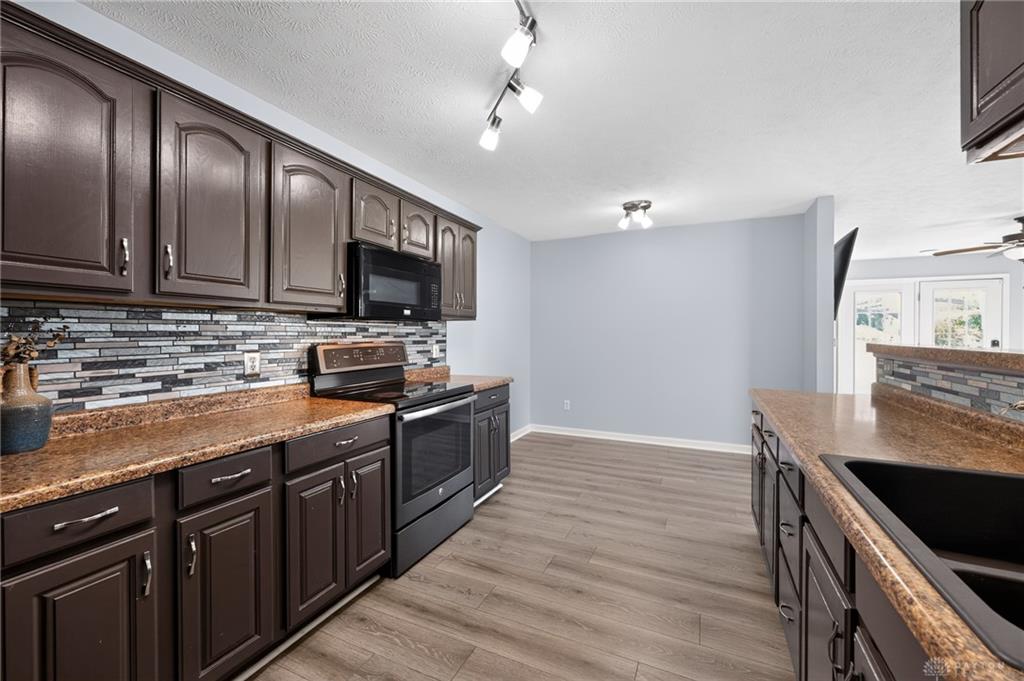 7903 Edgewater Property Photo 13