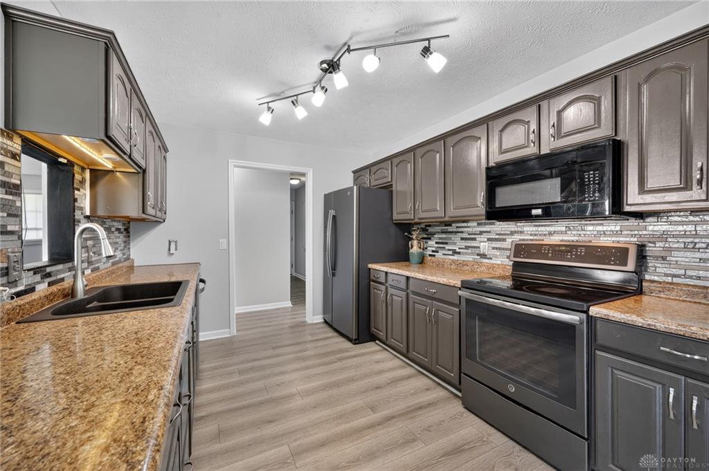 7903 Edgewater Property Photo 14
