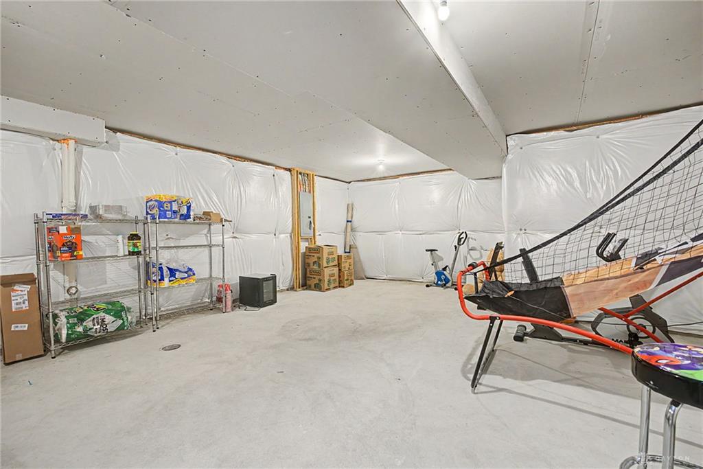 562 Recess Property Photo 29
