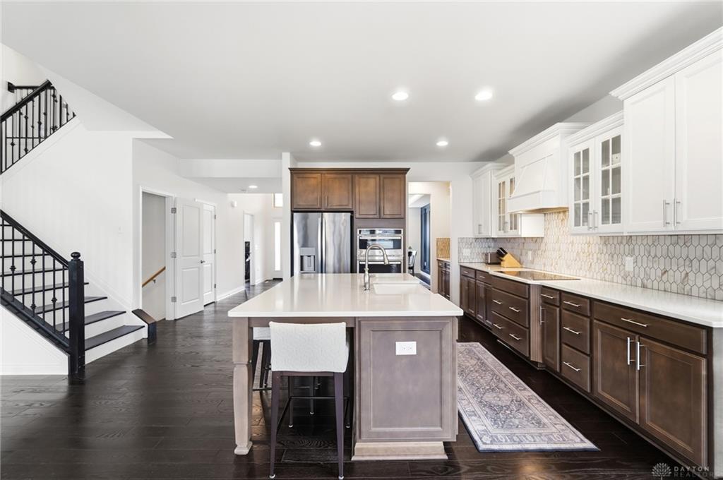 697 Dewmar Property Photo 8