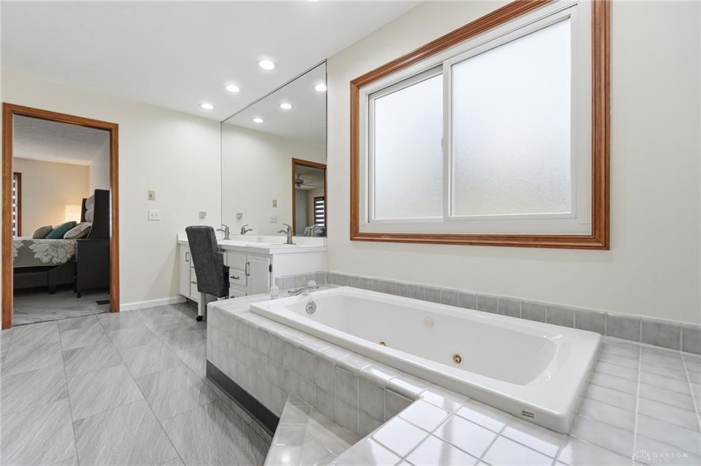9500 Moorgate Property Photo 39