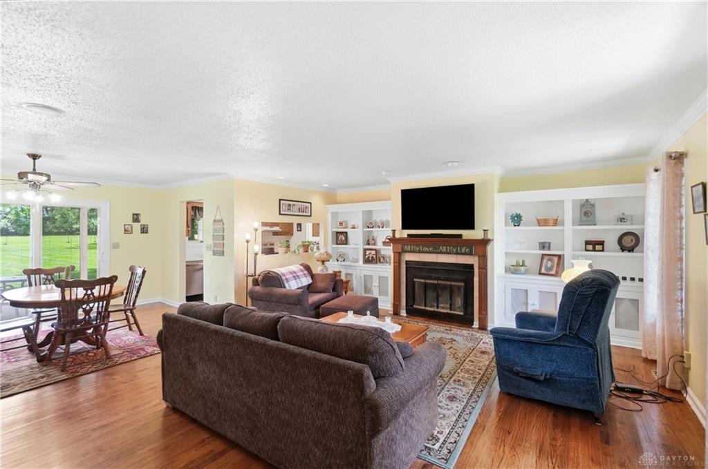 1428 E Social Row Property Photo 5