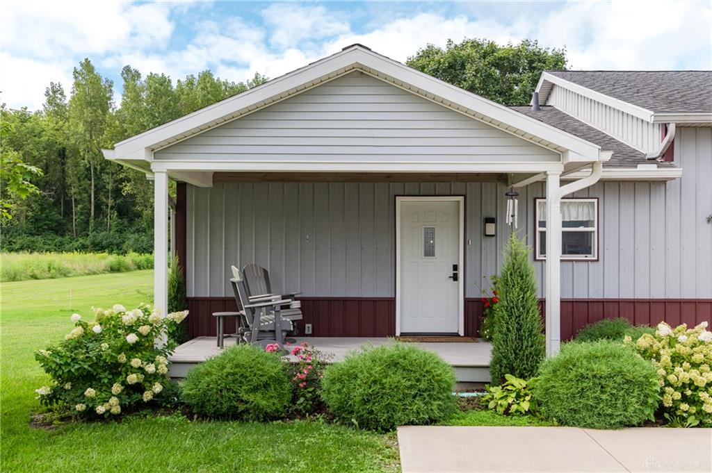 213 E Lawn Property Photo 4