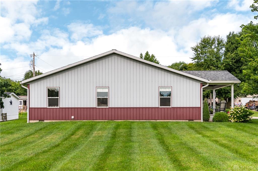 213 E Lawn Property Photo 5