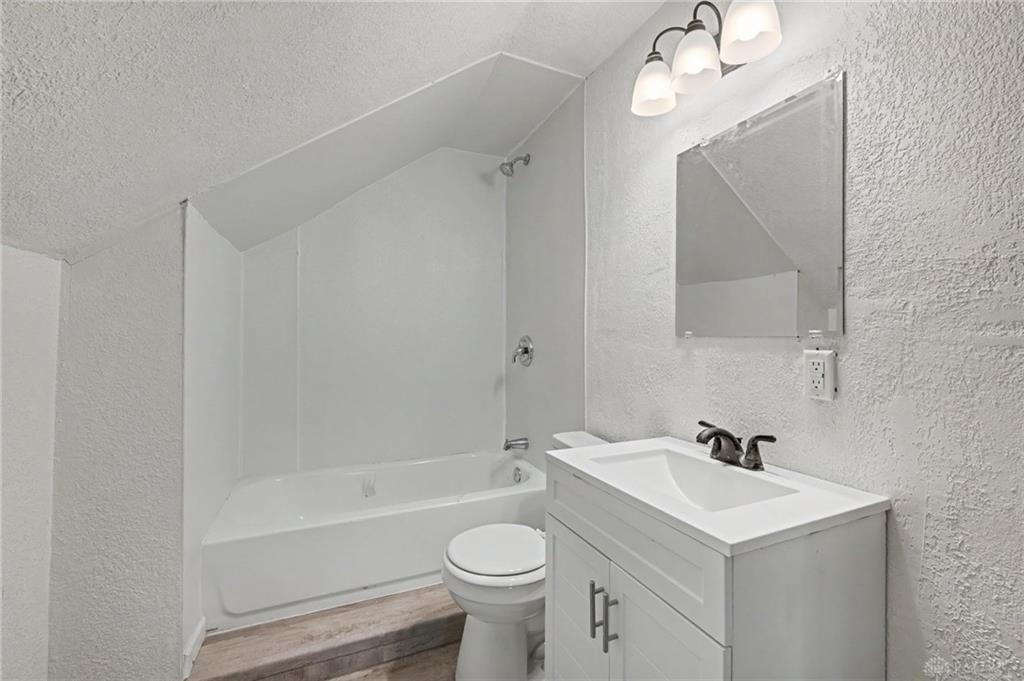 3213 E 5th Property Photo 28