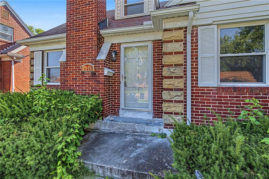 1526 Tennyson Property Photo 4