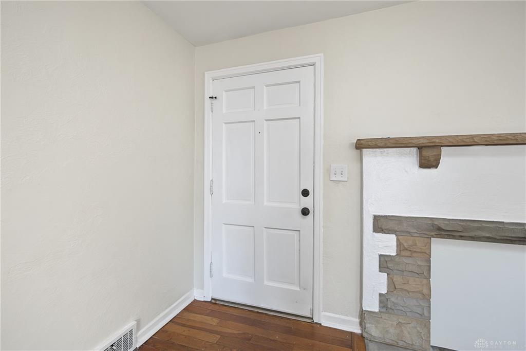 1526 Tennyson Property Photo 5