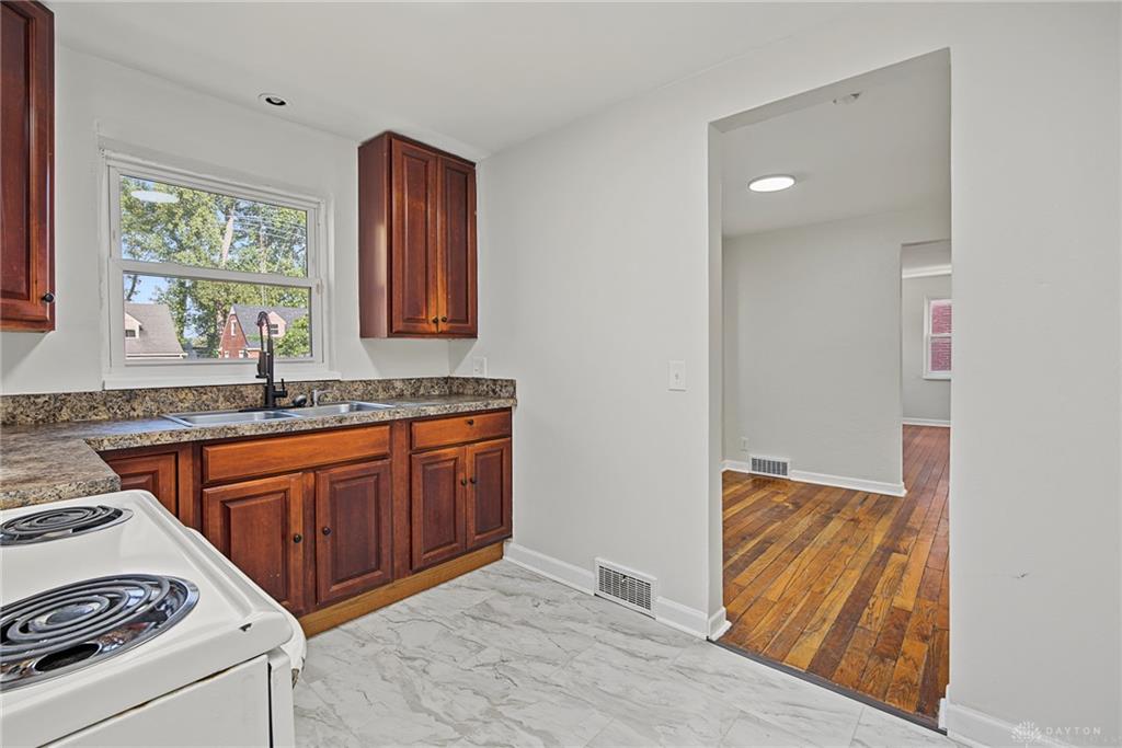 1526 Tennyson Property Photo 14