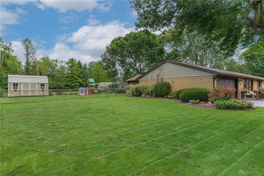 140 Cloverwood Property Photo 3