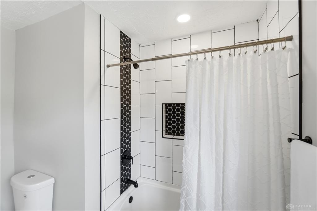 621 Wellmeier Property Photo 33