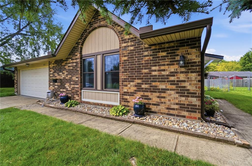 8353 Schoolgate Property Photo 2