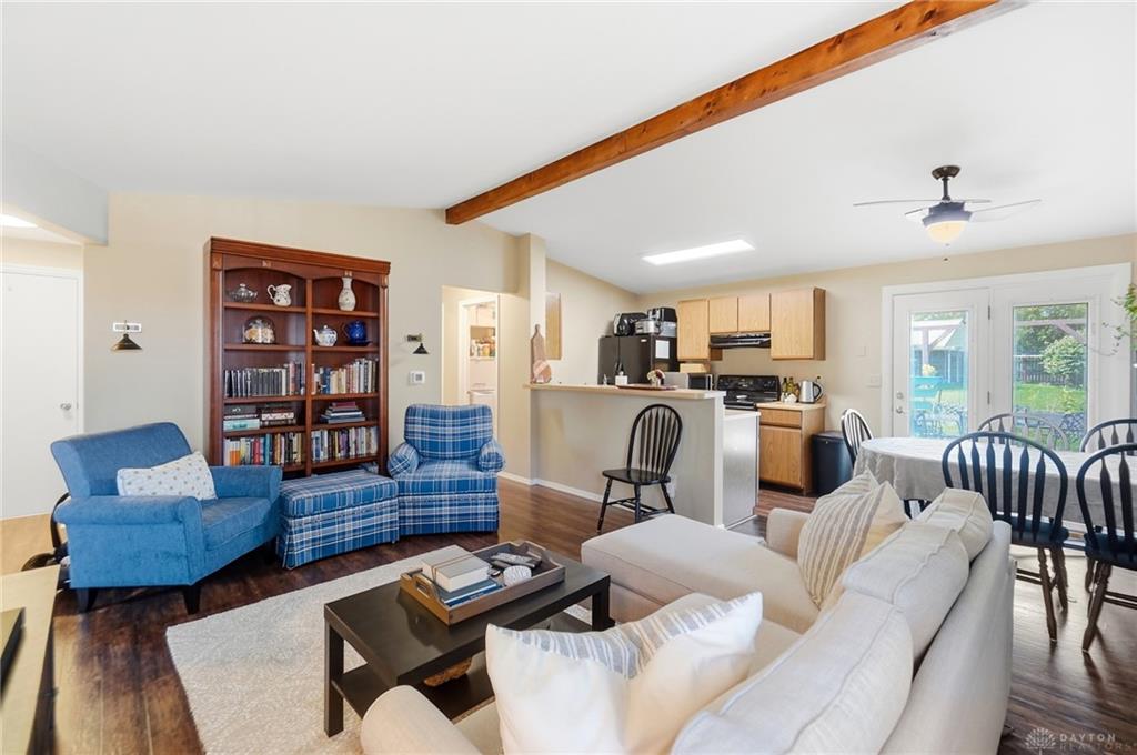 8353 Schoolgate Property Photo 8