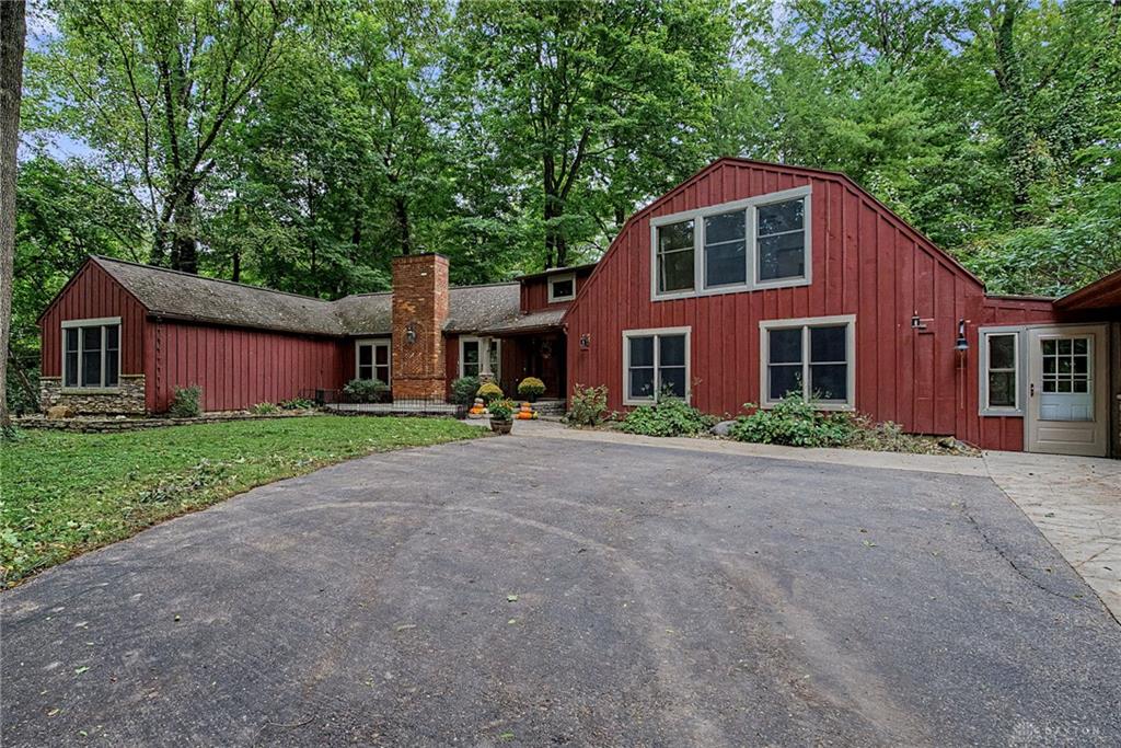 195 Colonial Property Photo 2