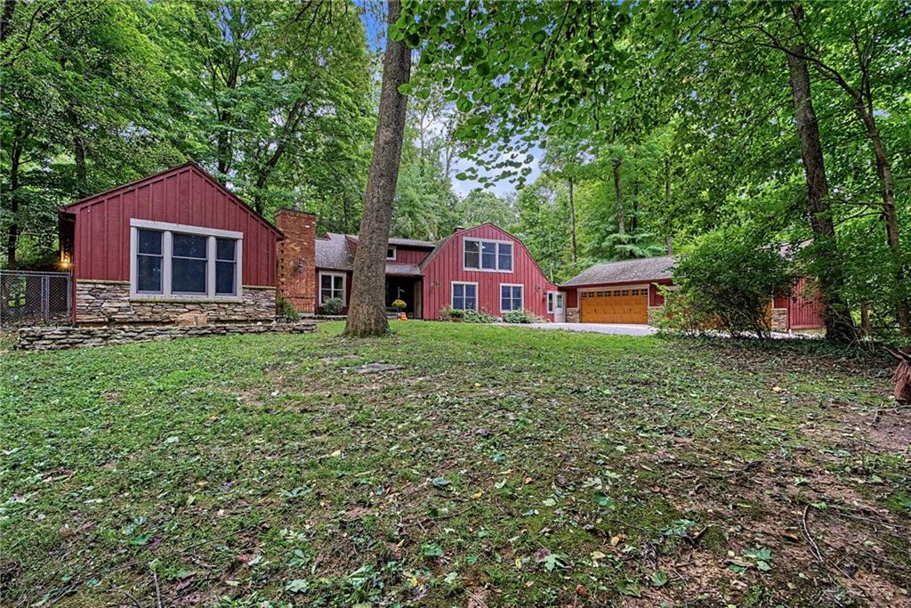 195 Colonial Property Photo 3