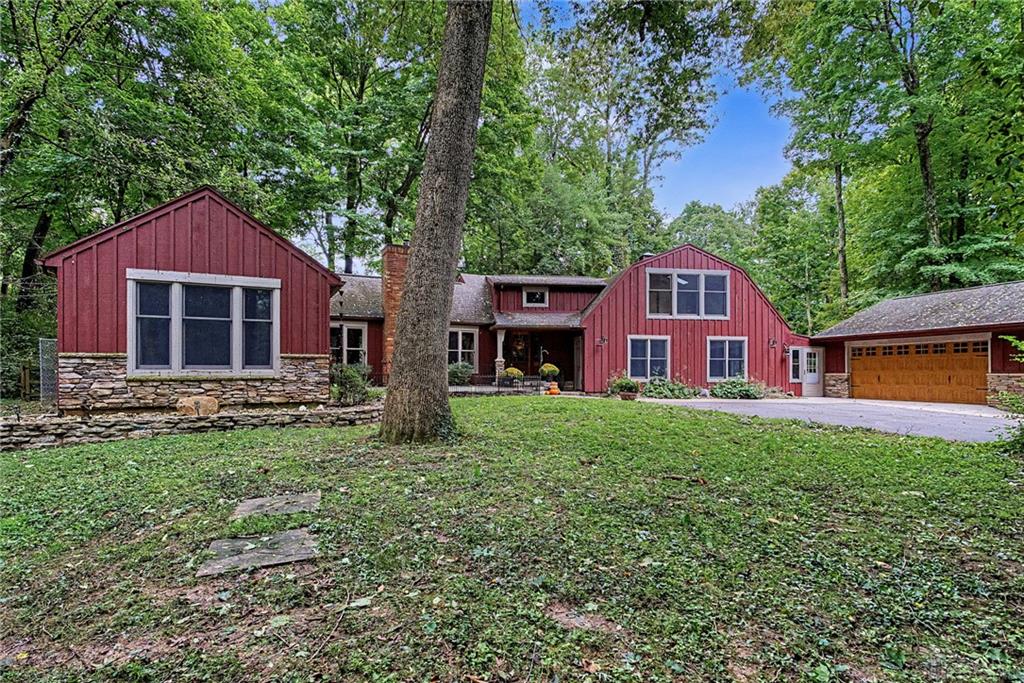 195 Colonial Property Photo 4