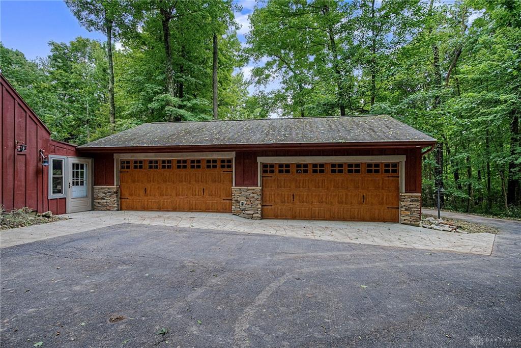 195 Colonial Property Photo 10