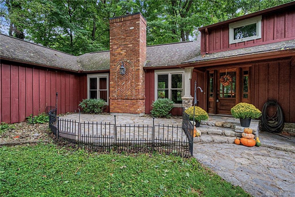 195 Colonial Property Photo 11